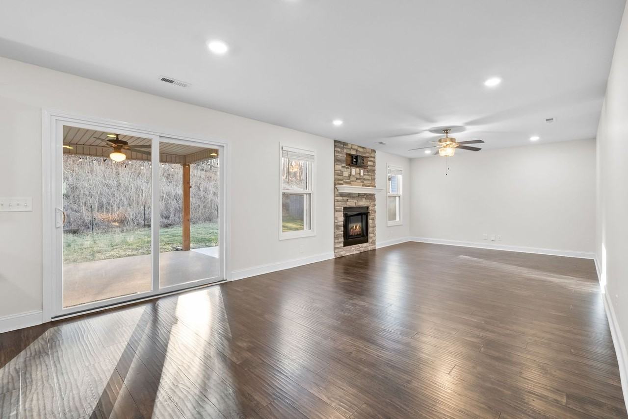 2897 Teakwood Dr - Photo 5 of 39