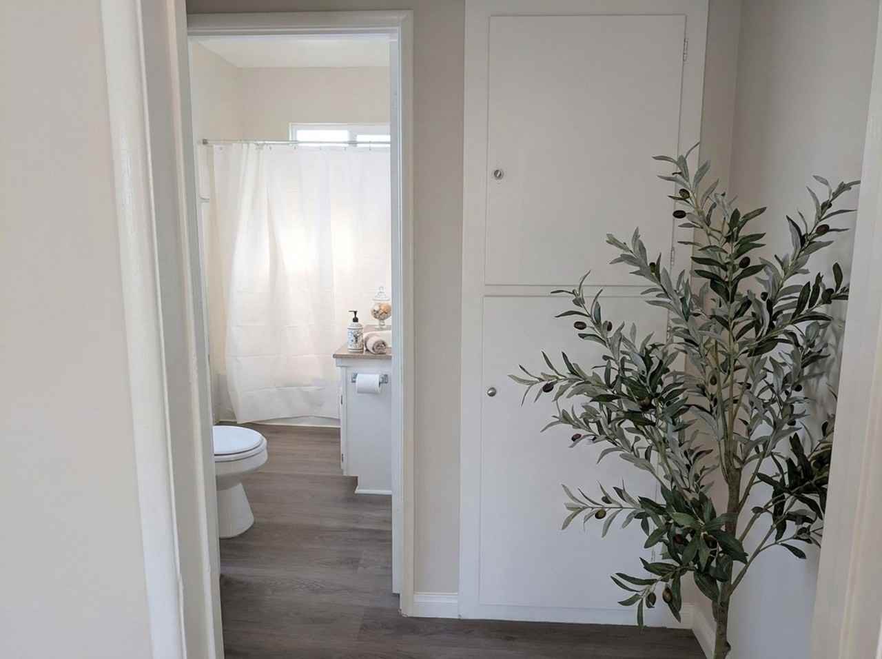 11936 Burbank Blvd, Valley Village, CA 91607 - Photo 5 of 8