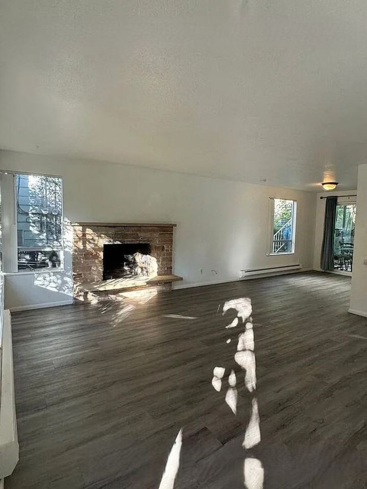 14000 Greenwood Ave N - Photo 3 of 23