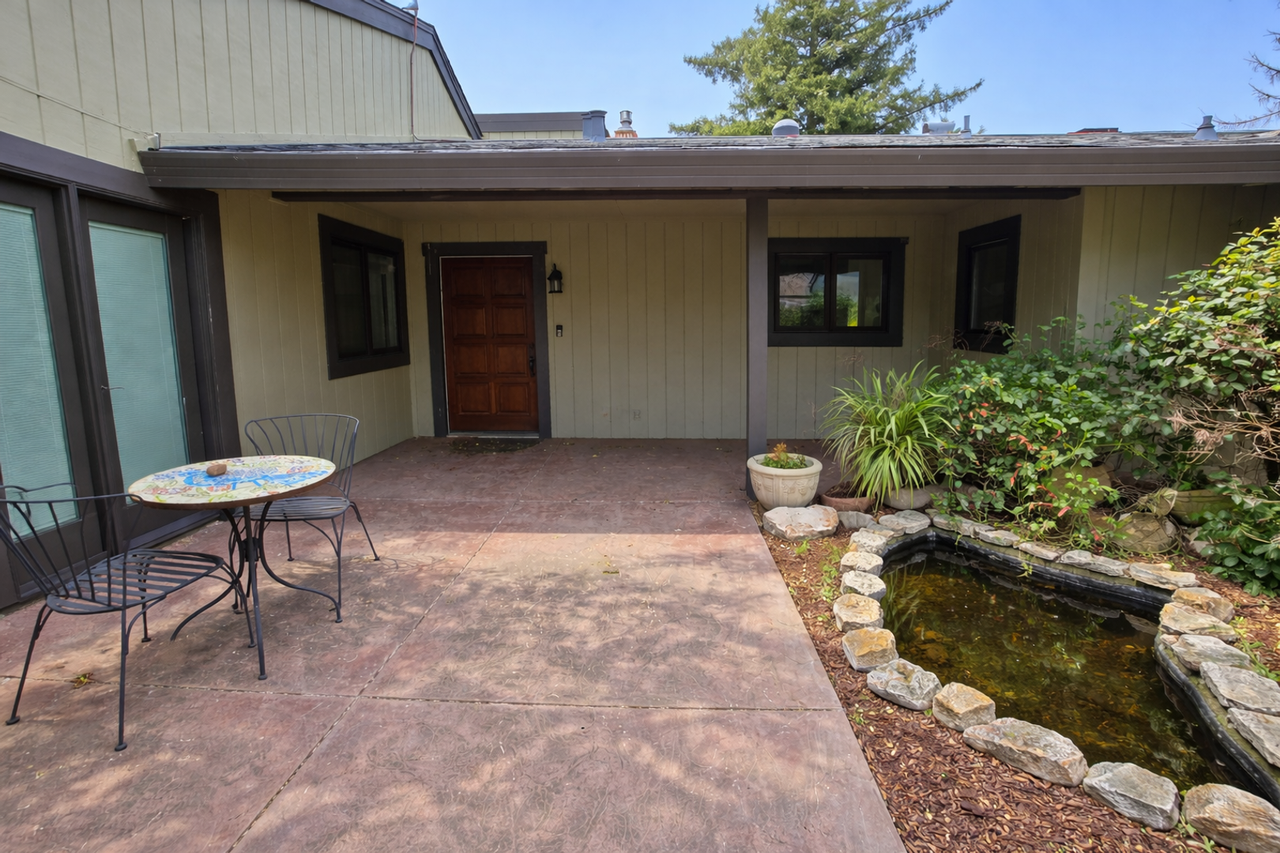 1118 Marina Cir - Photo 7 of 13