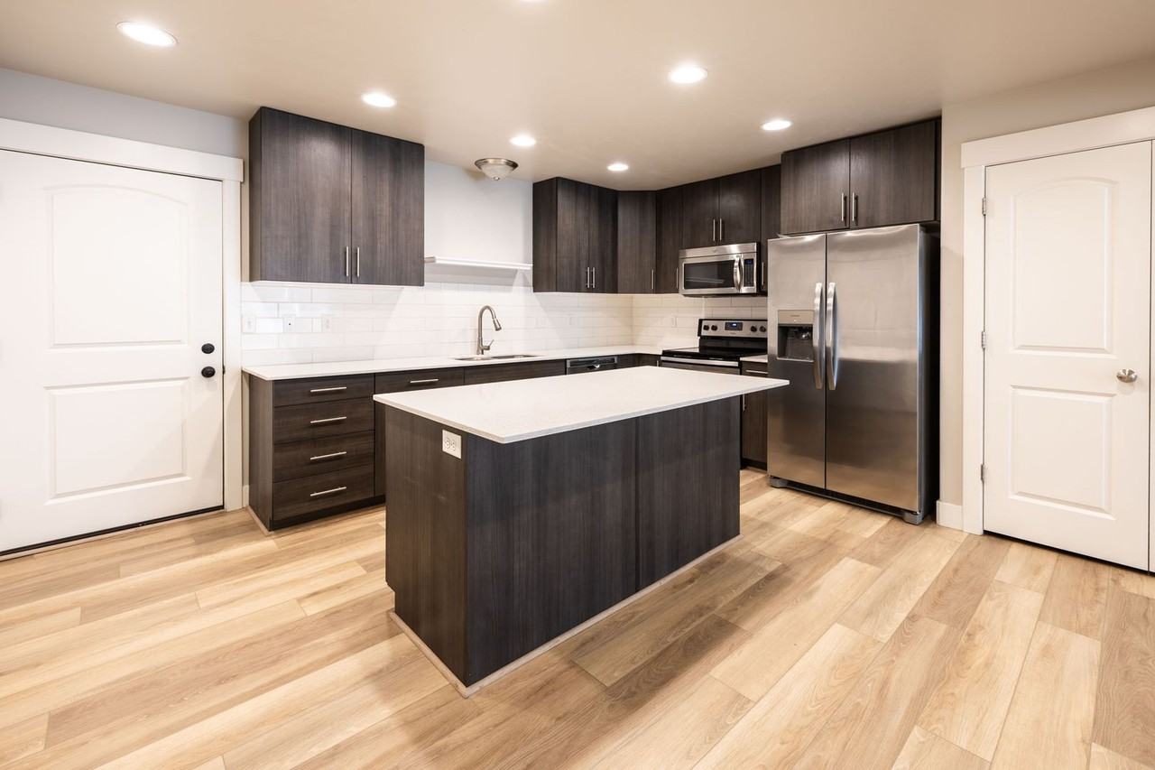 656 Trejo St - Photo 5 of 16