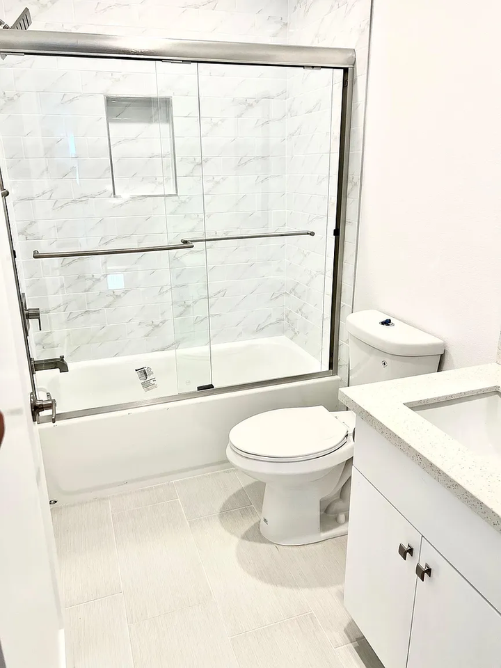 1156 W 38th st - Photo 4 of 18