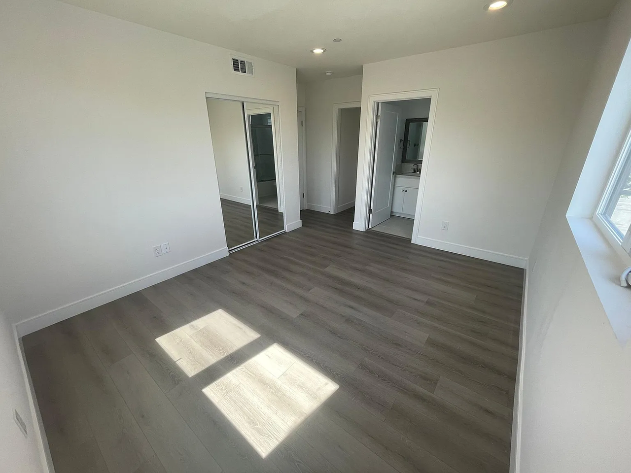 1156 W 38th st - Photo 6 of 18