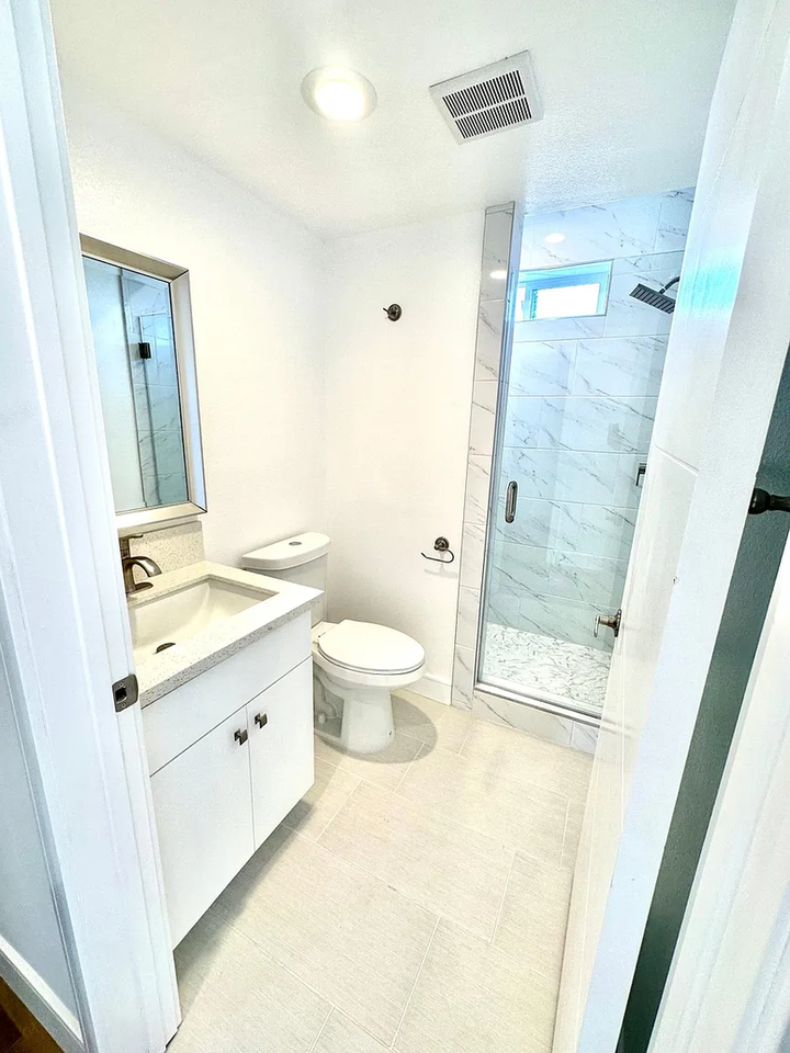 1156 W 38th st - Photo 7 of 18