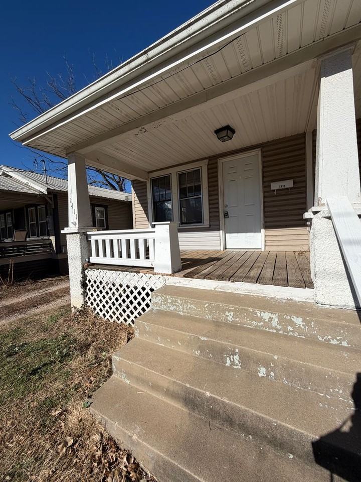 1411 W Mount Vernon St - Photo 3 of 32