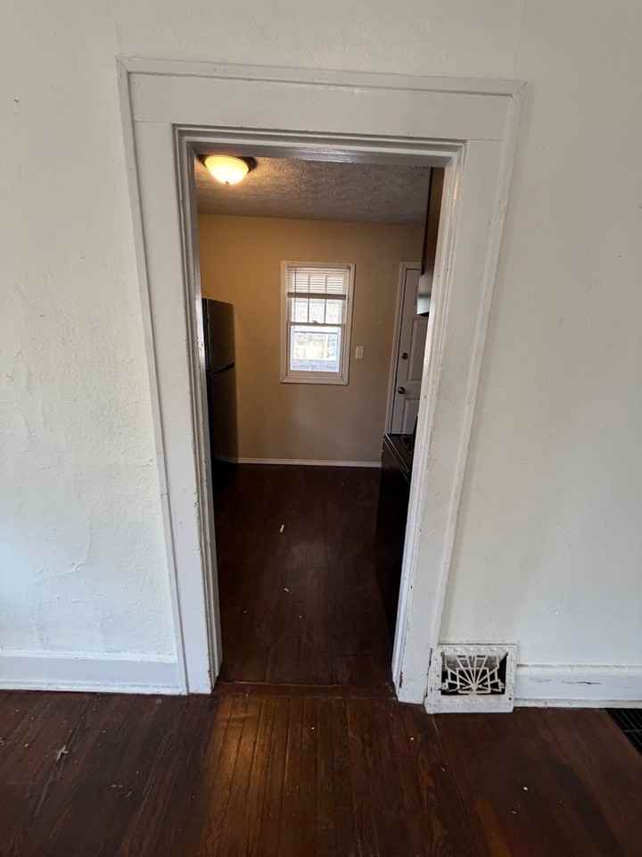 1411 W Mount Vernon St - Photo 7 of 32