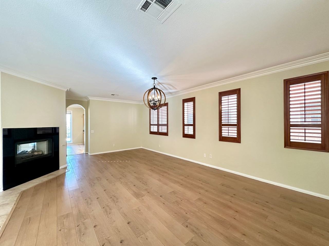 4056 Villeroy Ave - Photo 3 of 25