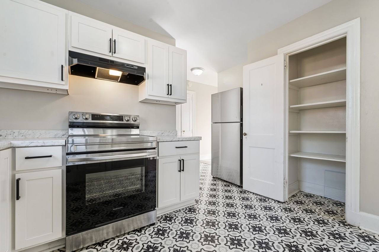 104 W Maynard Ave - Photo 4 of 16