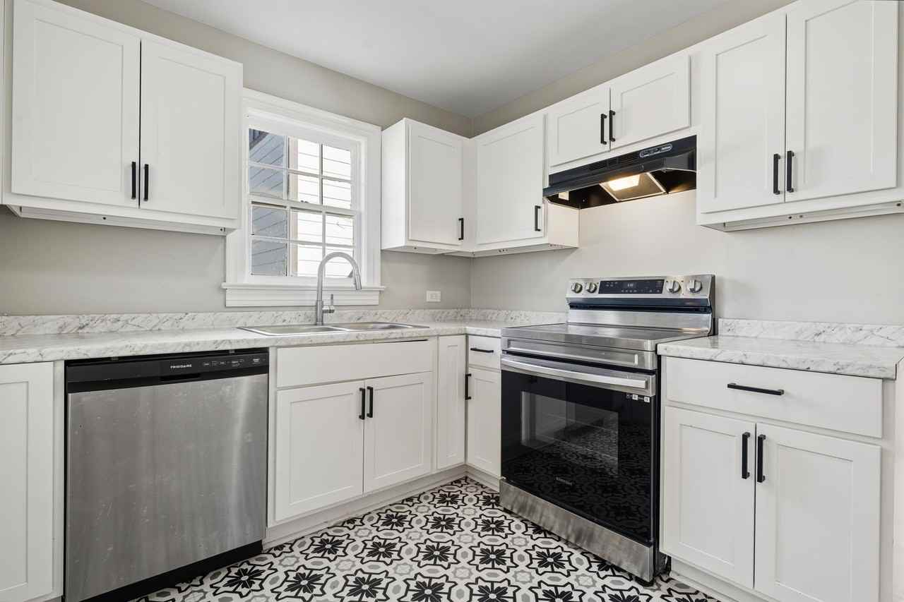 104 W Maynard Ave - Photo 5 of 16