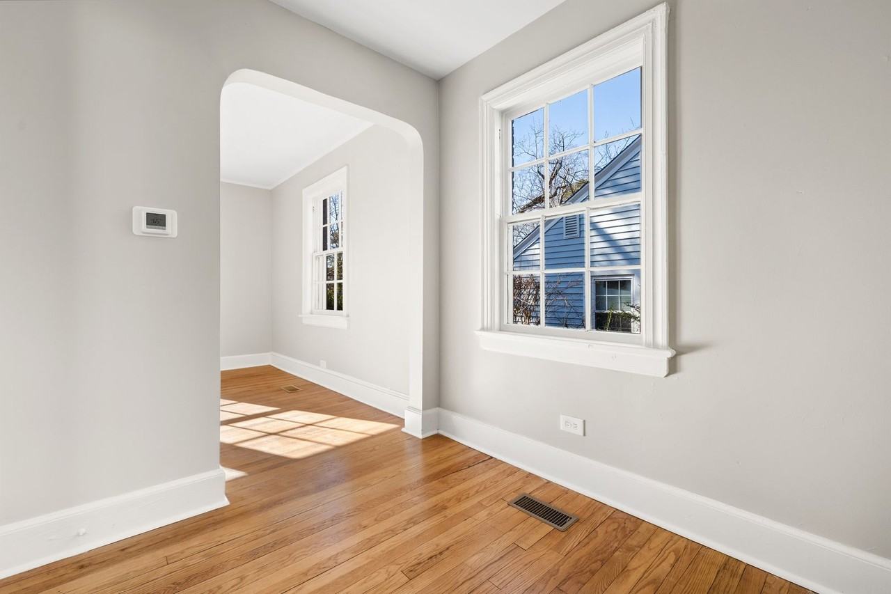 104 W Maynard Ave - Photo 7 of 16