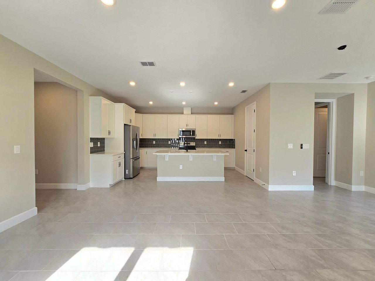 5431 Arlington River Dr - Photo 5 of 30