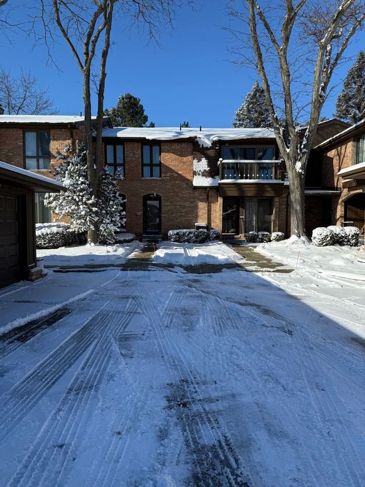 1082 Greenhills Dr - Photo 2 of 25