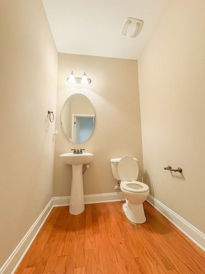 1804 Shady Knoll Ln - Photo 5 of 22