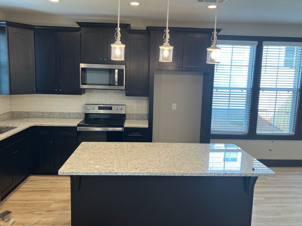 696 Village Dr - Photo 5 of 10