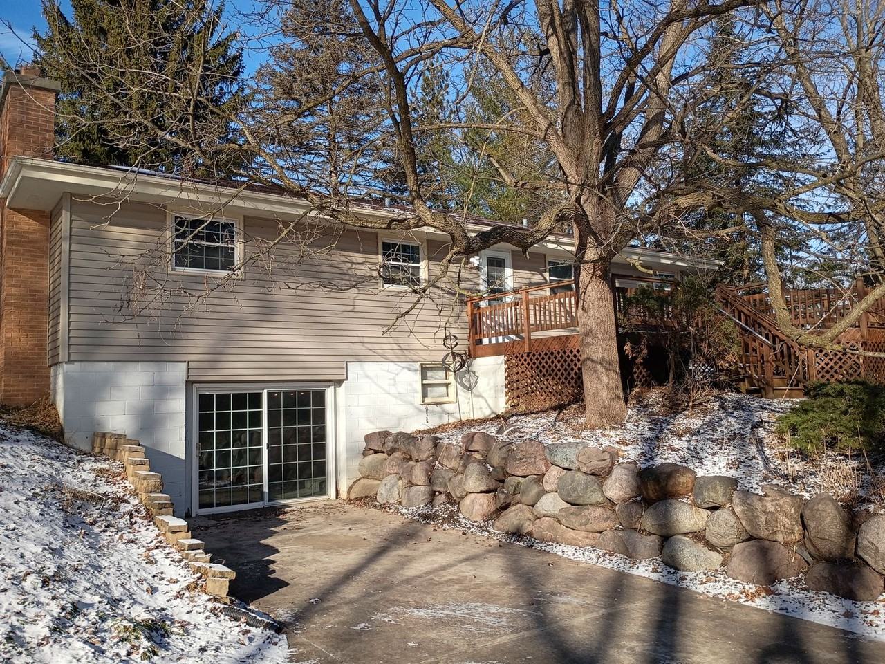 W249N7958 Hillside Rd - Photo 2 of 33