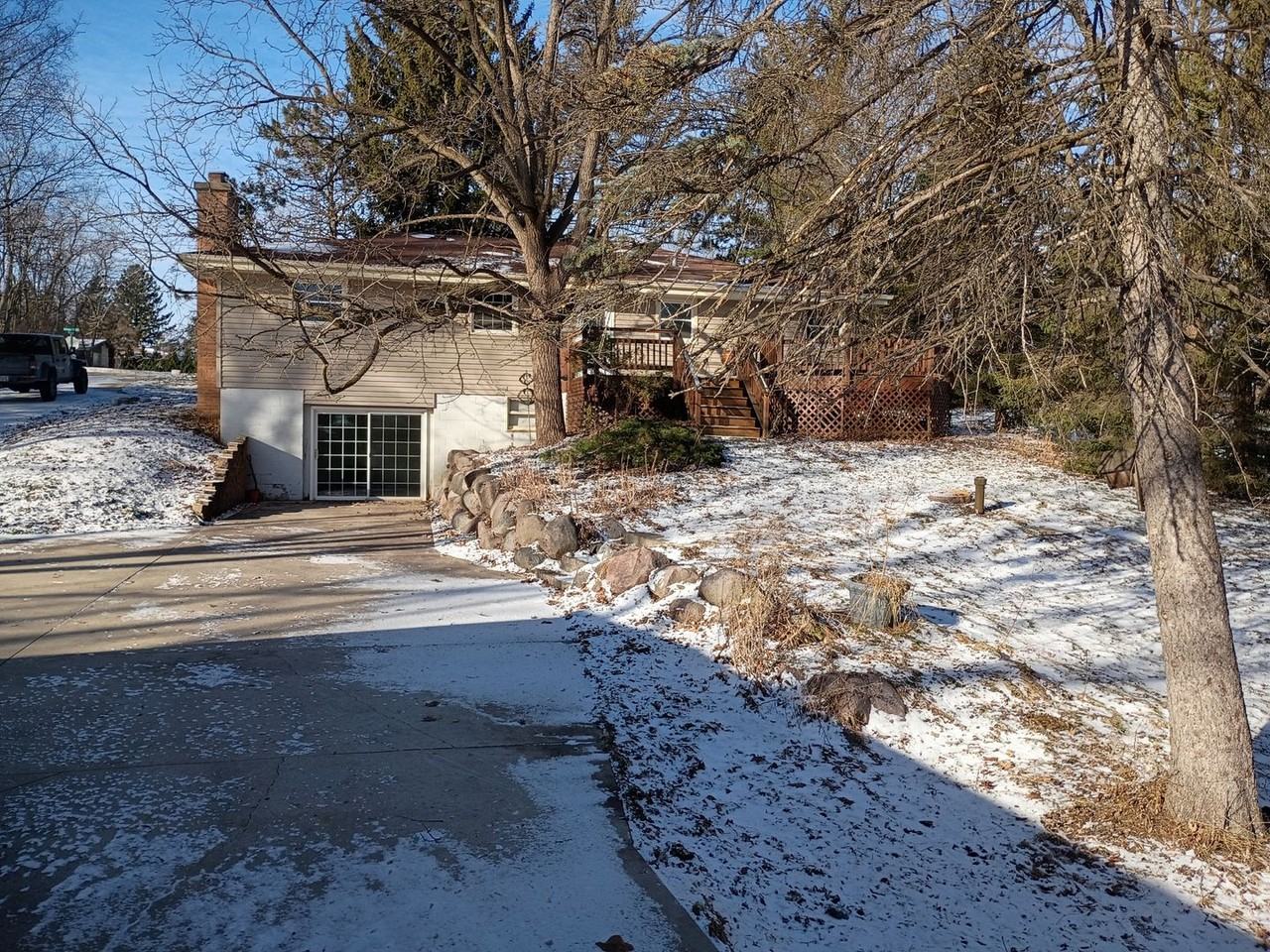 W249N7958 Hillside Rd - Photo 4 of 33