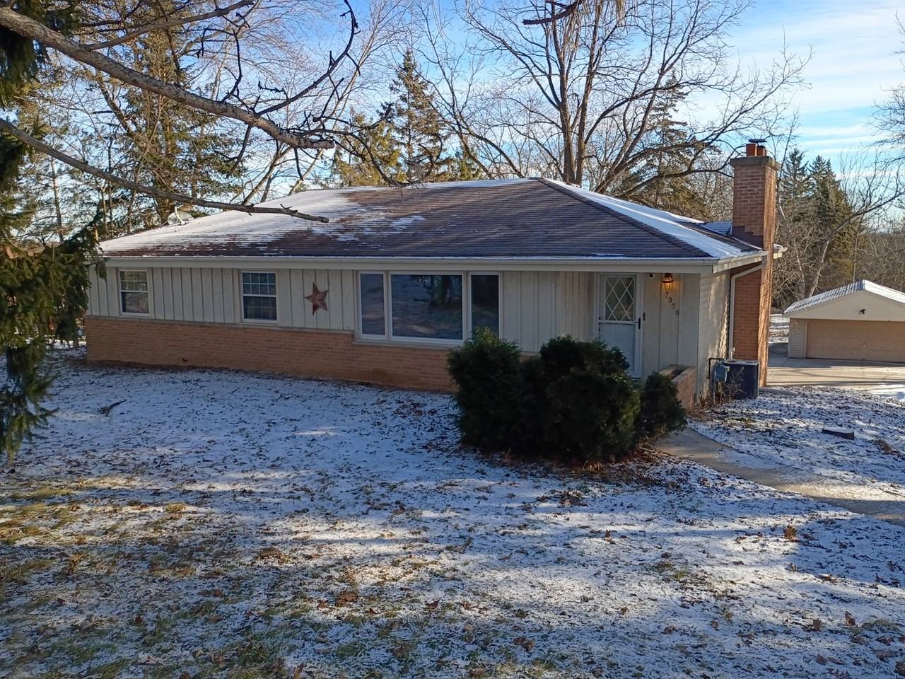 W249N7958 Hillside Rd - Photo 5 of 33