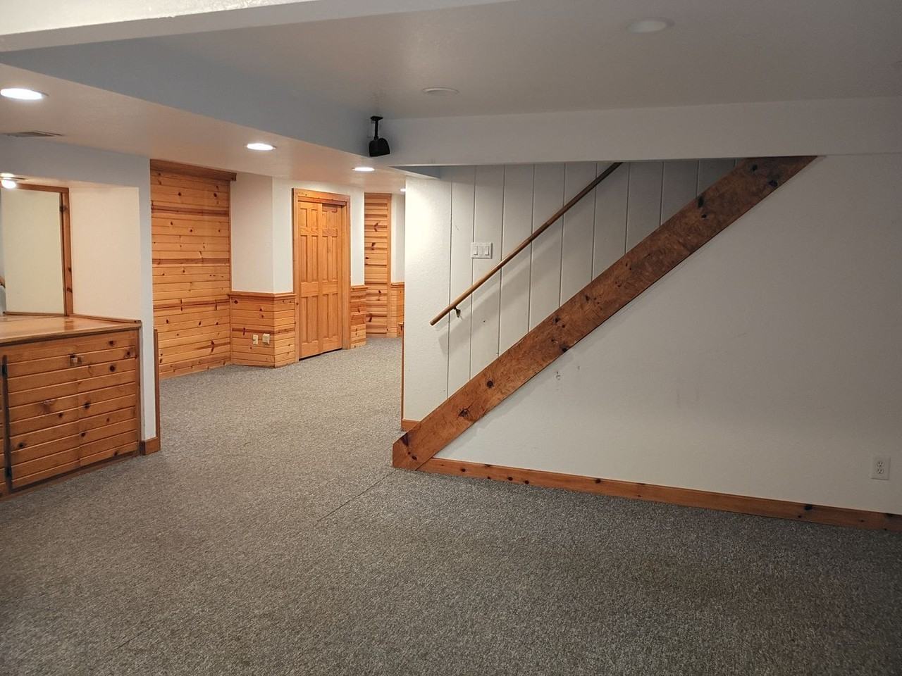 W249N7958 Hillside Rd - Photo 7 of 33