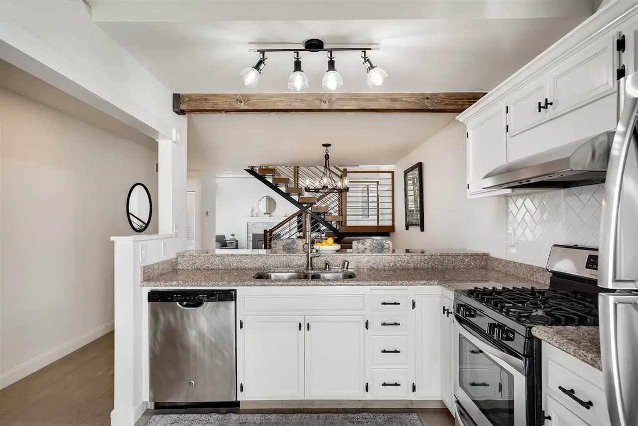 513 Willow St - Photo 7 of 39