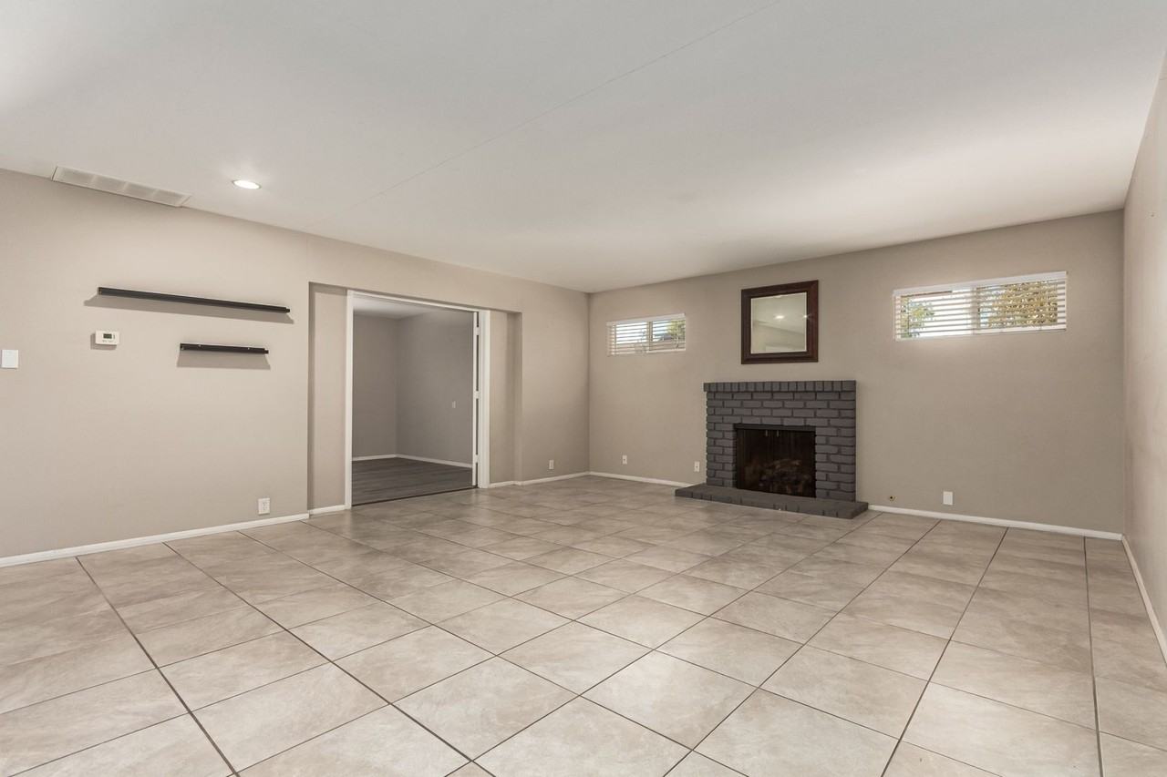 105 E Manhatton Dr - Photo 4 of 32