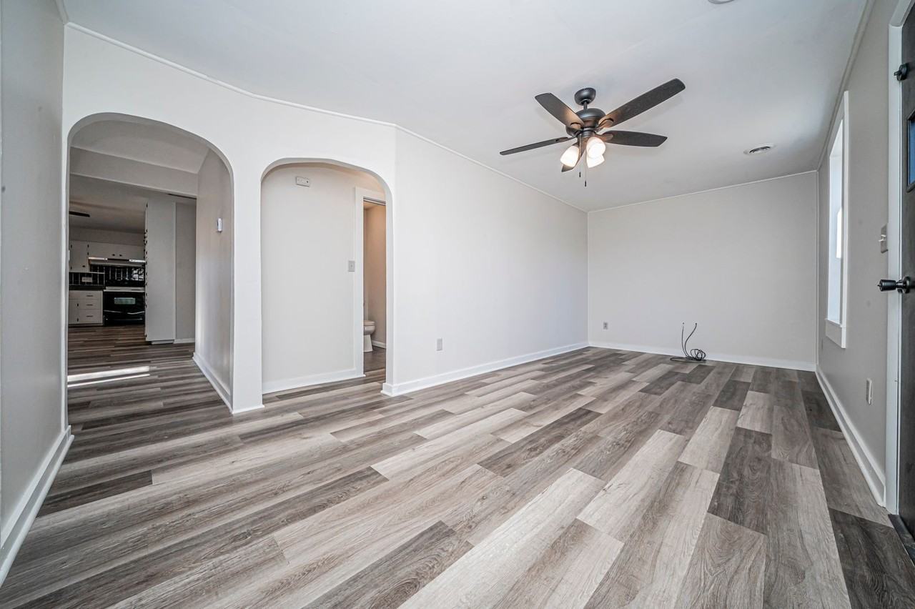 826 S Madison St - Photo 4 of 38