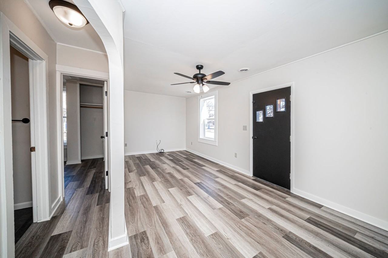 826 S Madison St - Photo 5 of 38