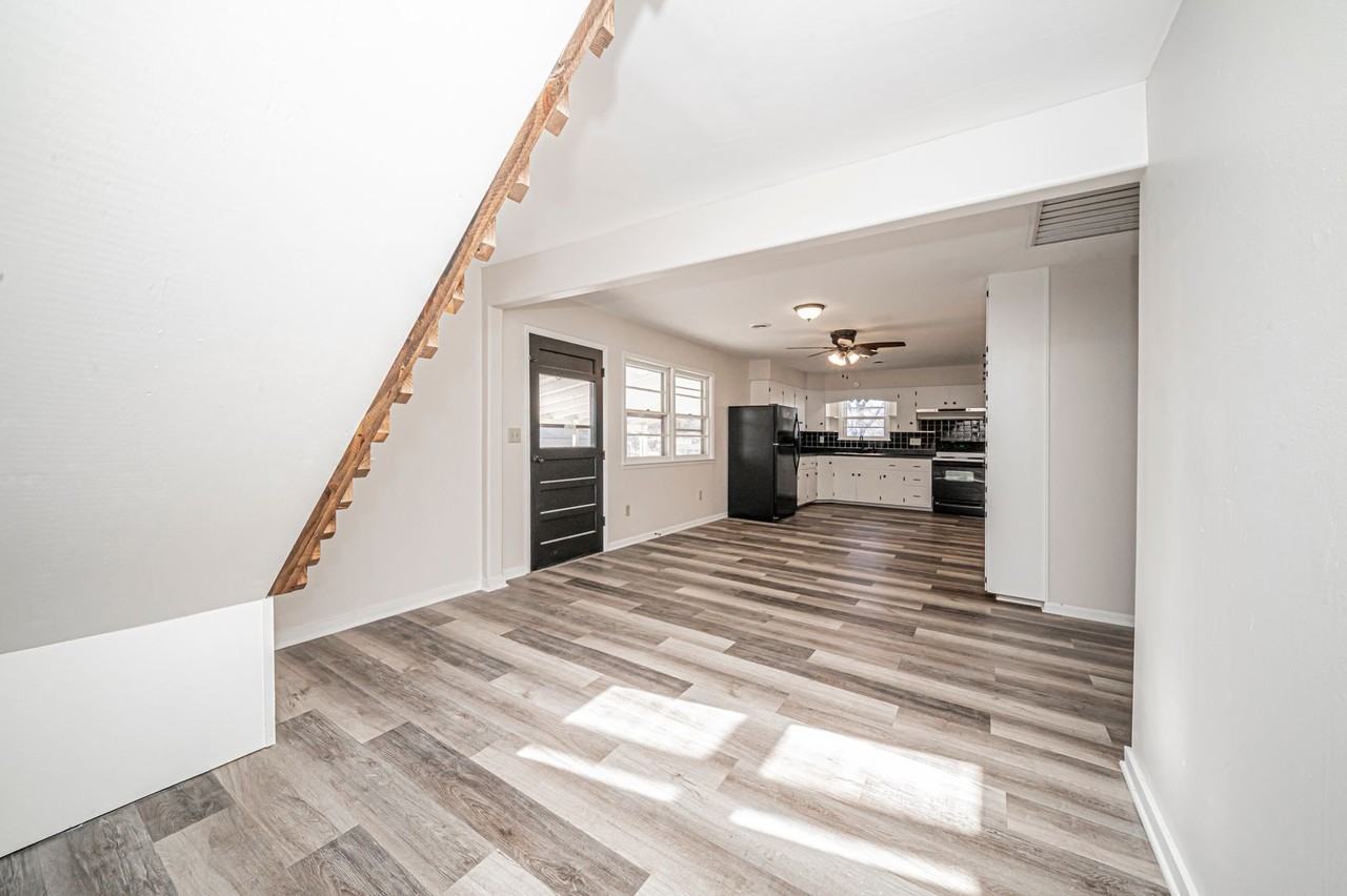 826 S Madison St - Photo 7 of 38