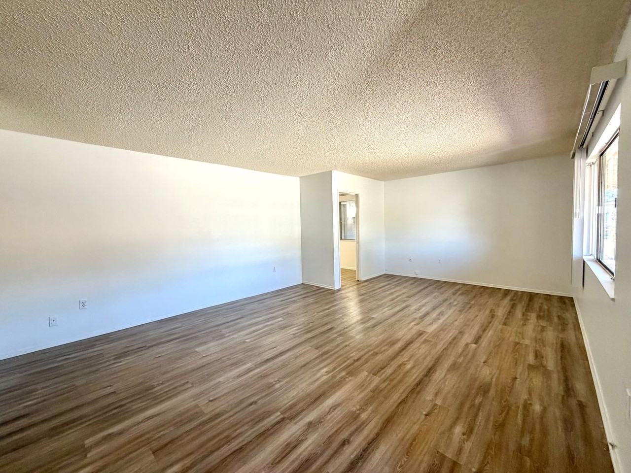 28426 W Worcester Rd - Photo 7 of 33