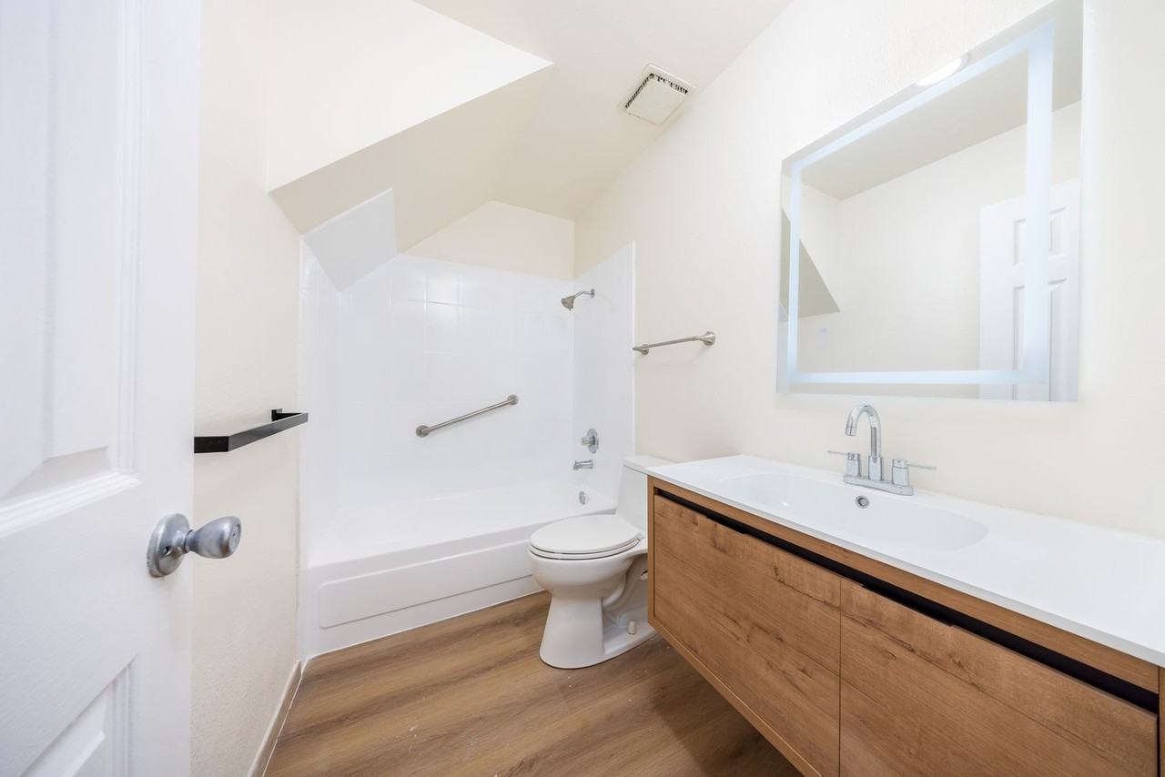 513 W Emerson Ave #C - Photo 6 of 19