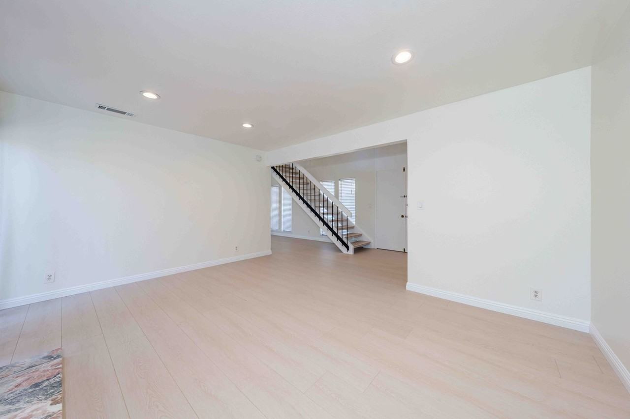 4 Carrol Ave - Photo 2 of 31