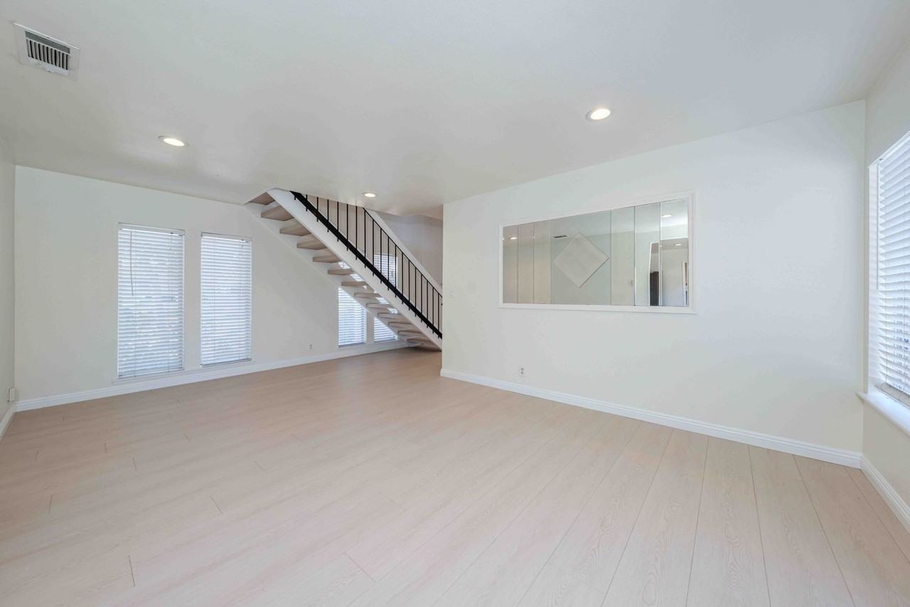 4 Carrol Ave - Photo 6 of 31