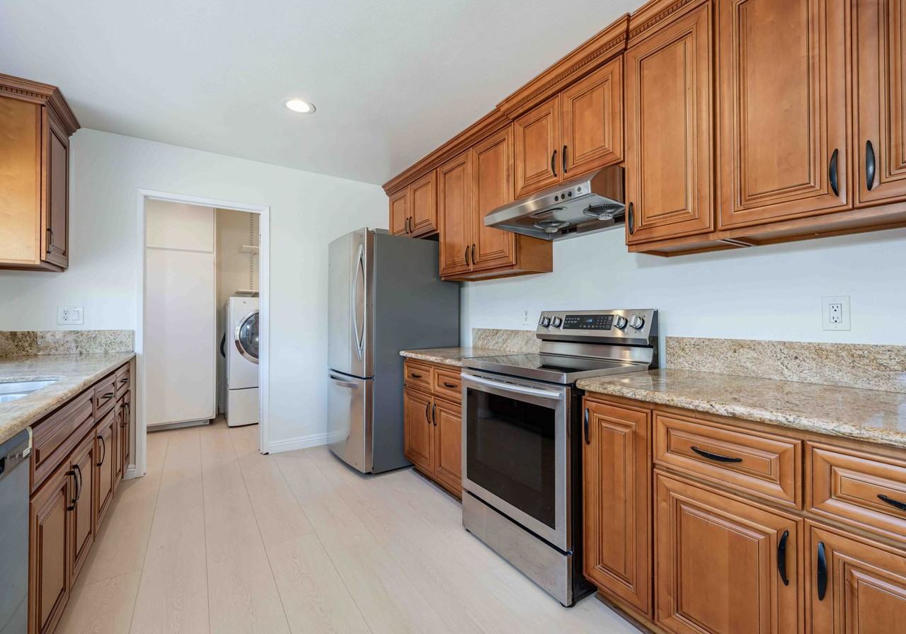 4 Carrol Ave - Photo 7 of 31