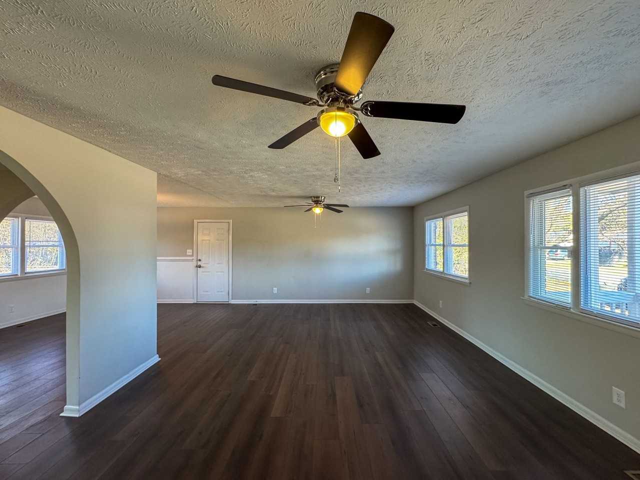 1622 Grandview Dr - Photo 2 of 23