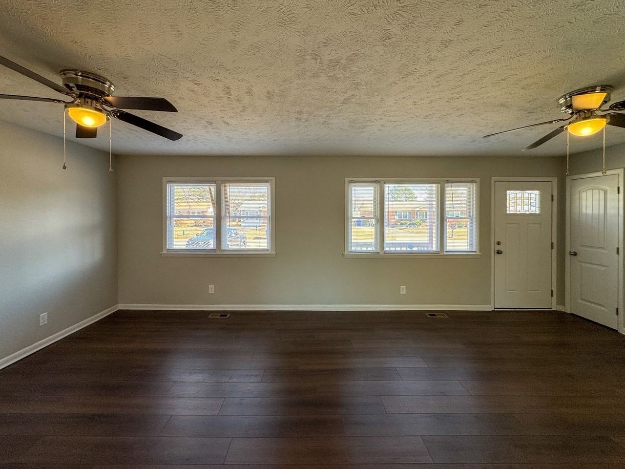 1622 Grandview Dr - Photo 3 of 23