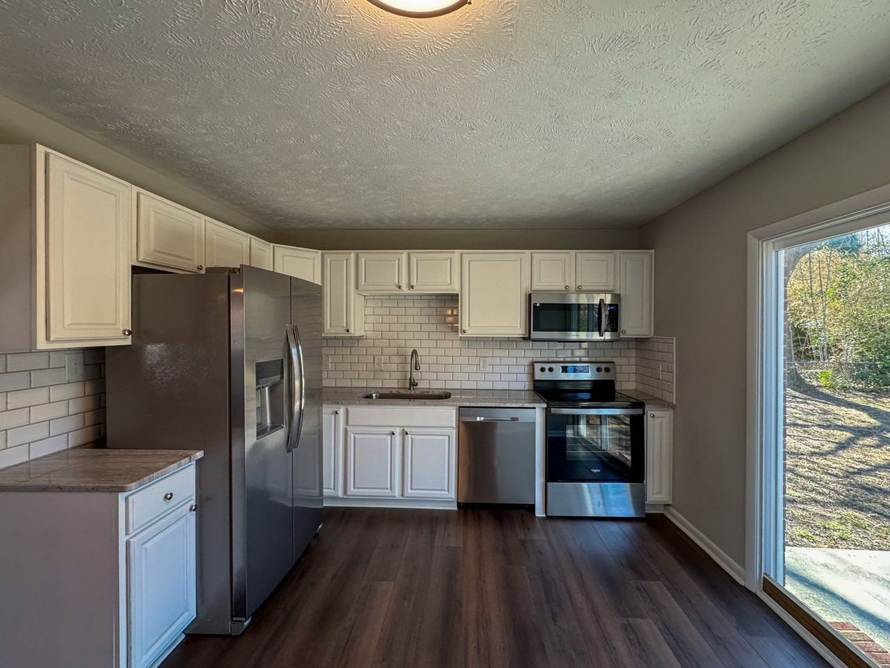 1622 Grandview Dr - Photo 7 of 23