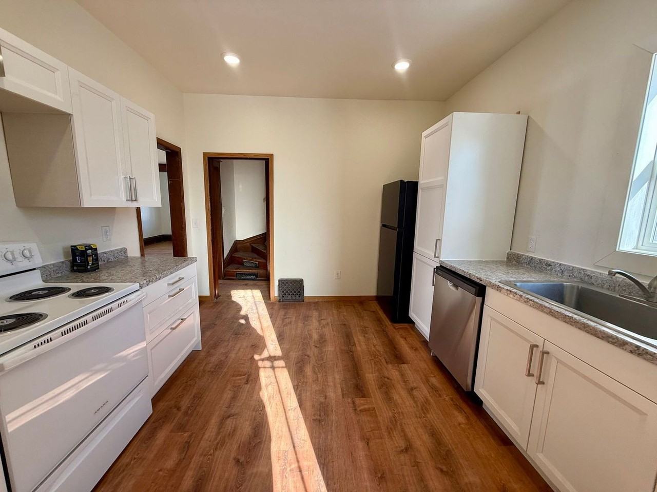 609 E Wausau Ave - Photo 3 of 23