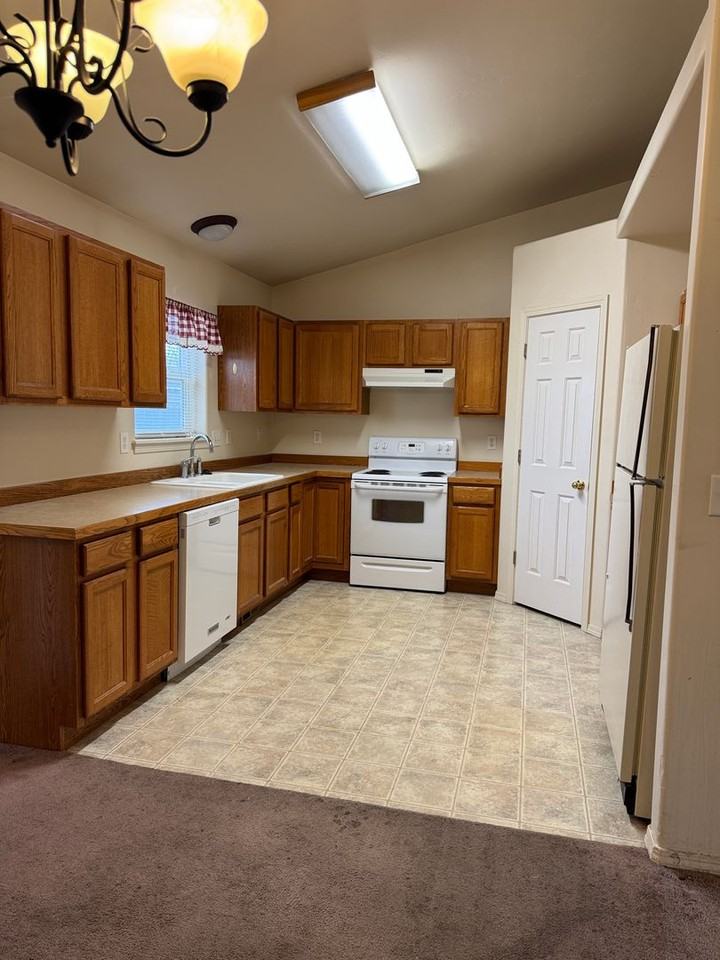 622 Cedarbrook Dr - Photo 3 of 8