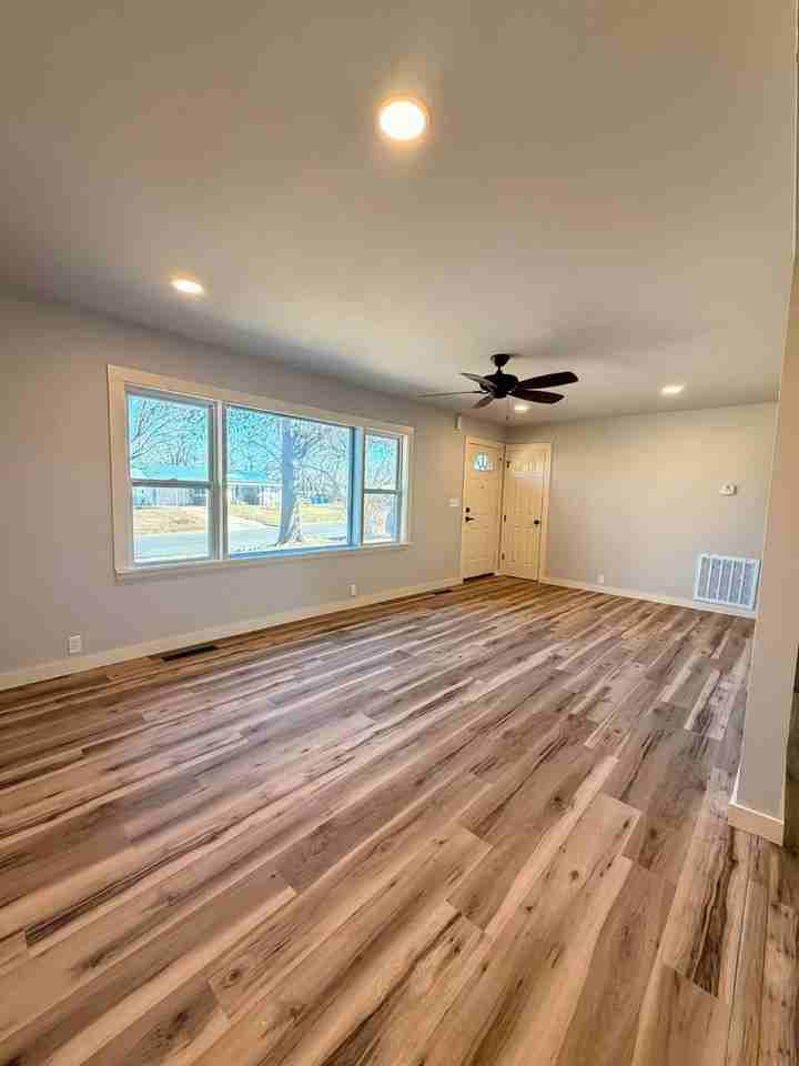 618 S Monroe Ave - Photo 3 of 16