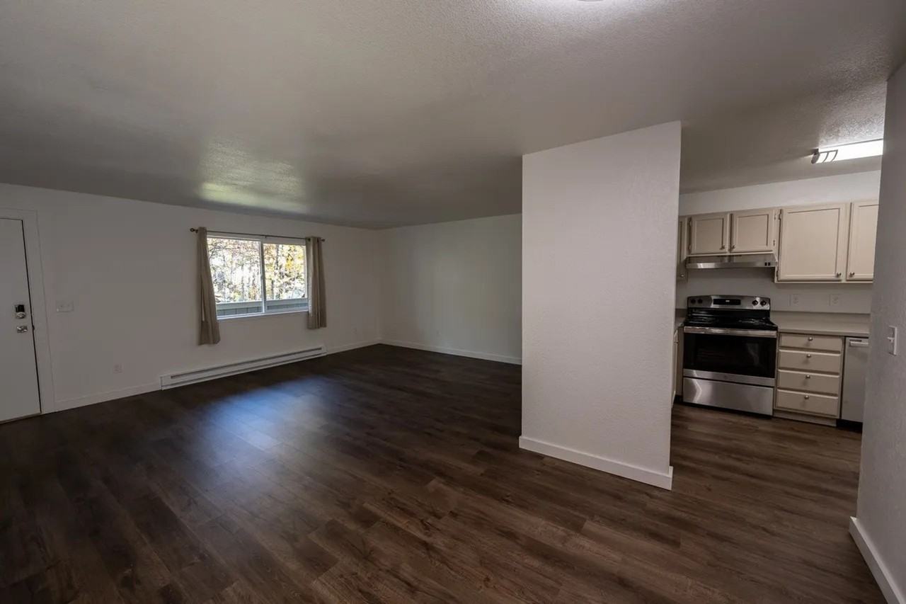 Beautifully Renovated Apartment Home Walking Distance to Downtown - Photo 5 of 17