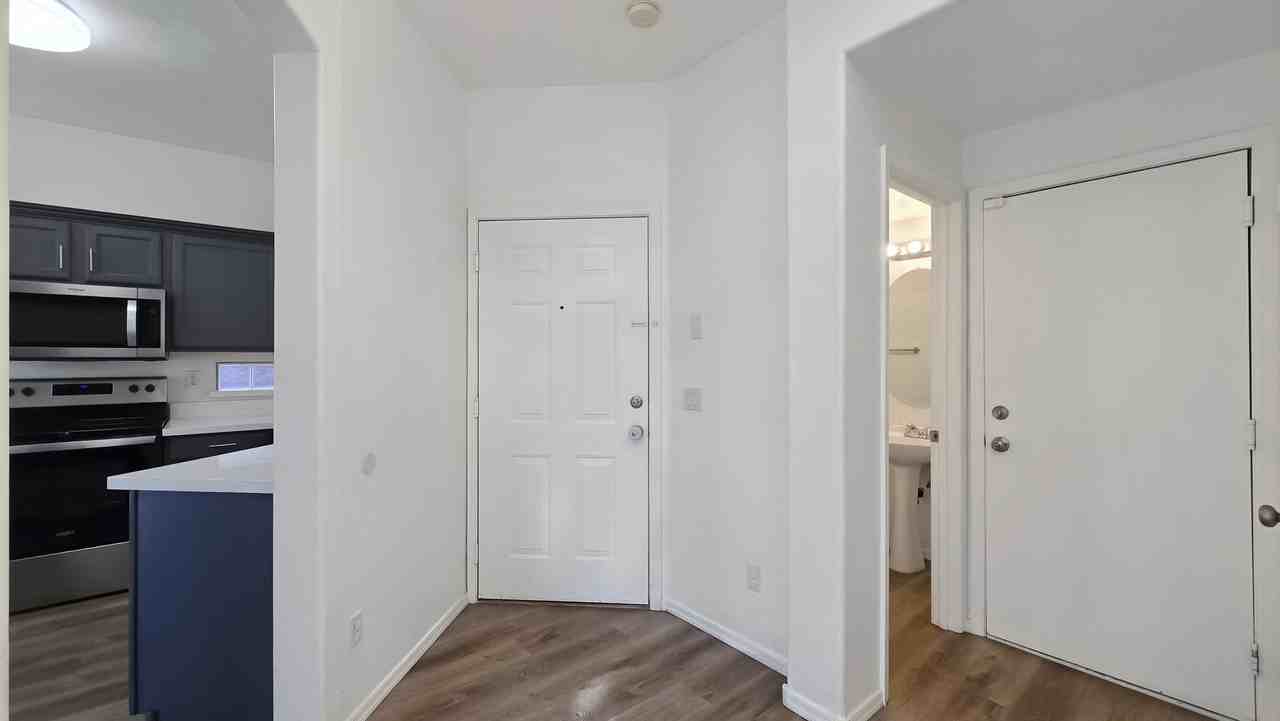 11421 W Pima St - Photo 4 of 32