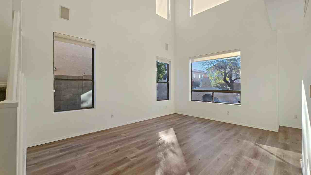 11421 W Pima St - Photo 7 of 32