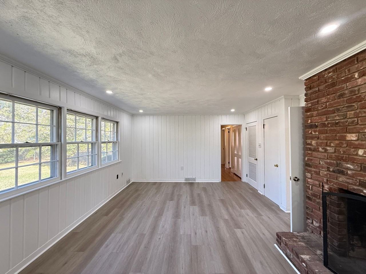 2841 Deerwood Dr - Photo 5 of 23