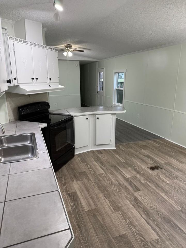 3065 J Montgomery Rd - Photo 4 of 12