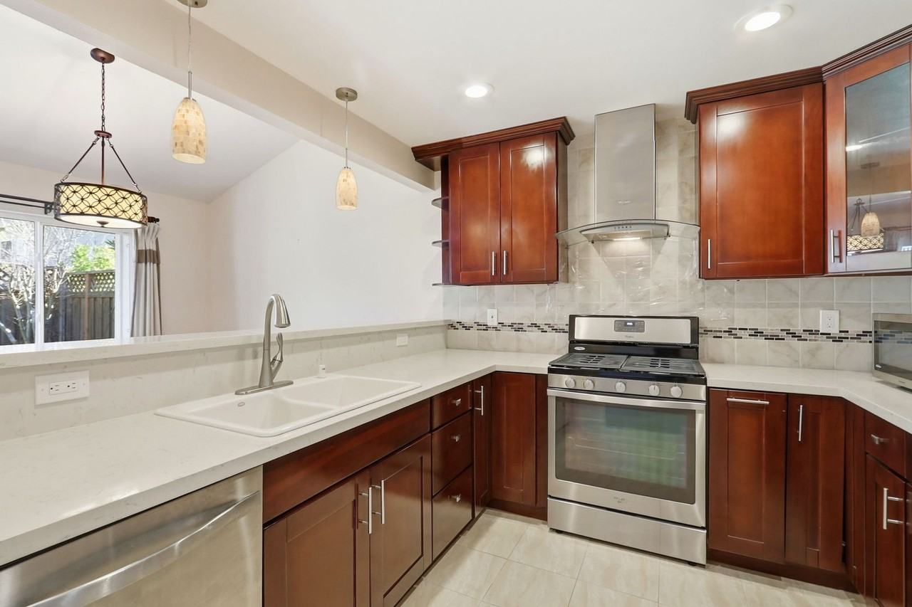 1348 Merrivale West Sq - Photo 4 of 12