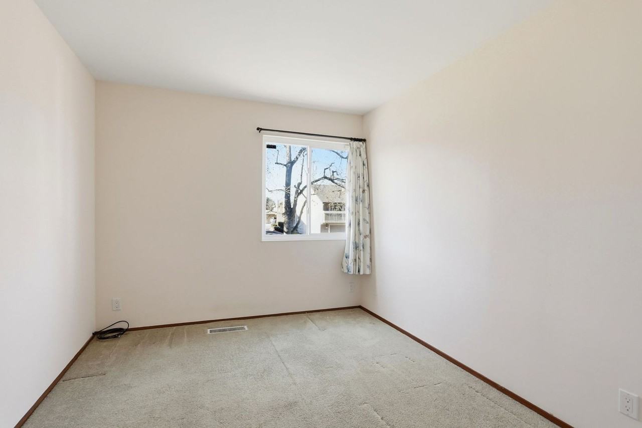 1348 Merrivale West Sq - Photo 6 of 12