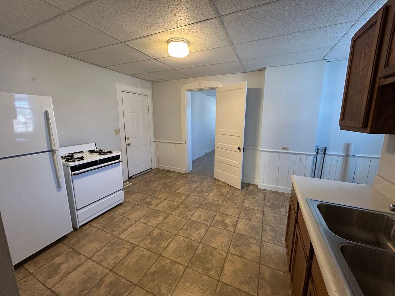 1033 Kentucky St - Photo 6 of 10