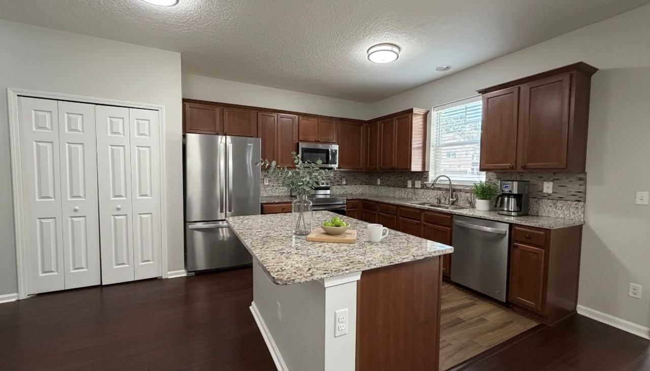 12192 Endersleigh Ct - Photo 6 of 25