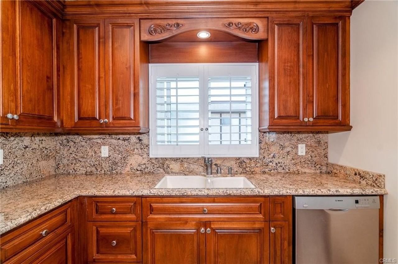 25921 Oak St - Photo 3 of 24