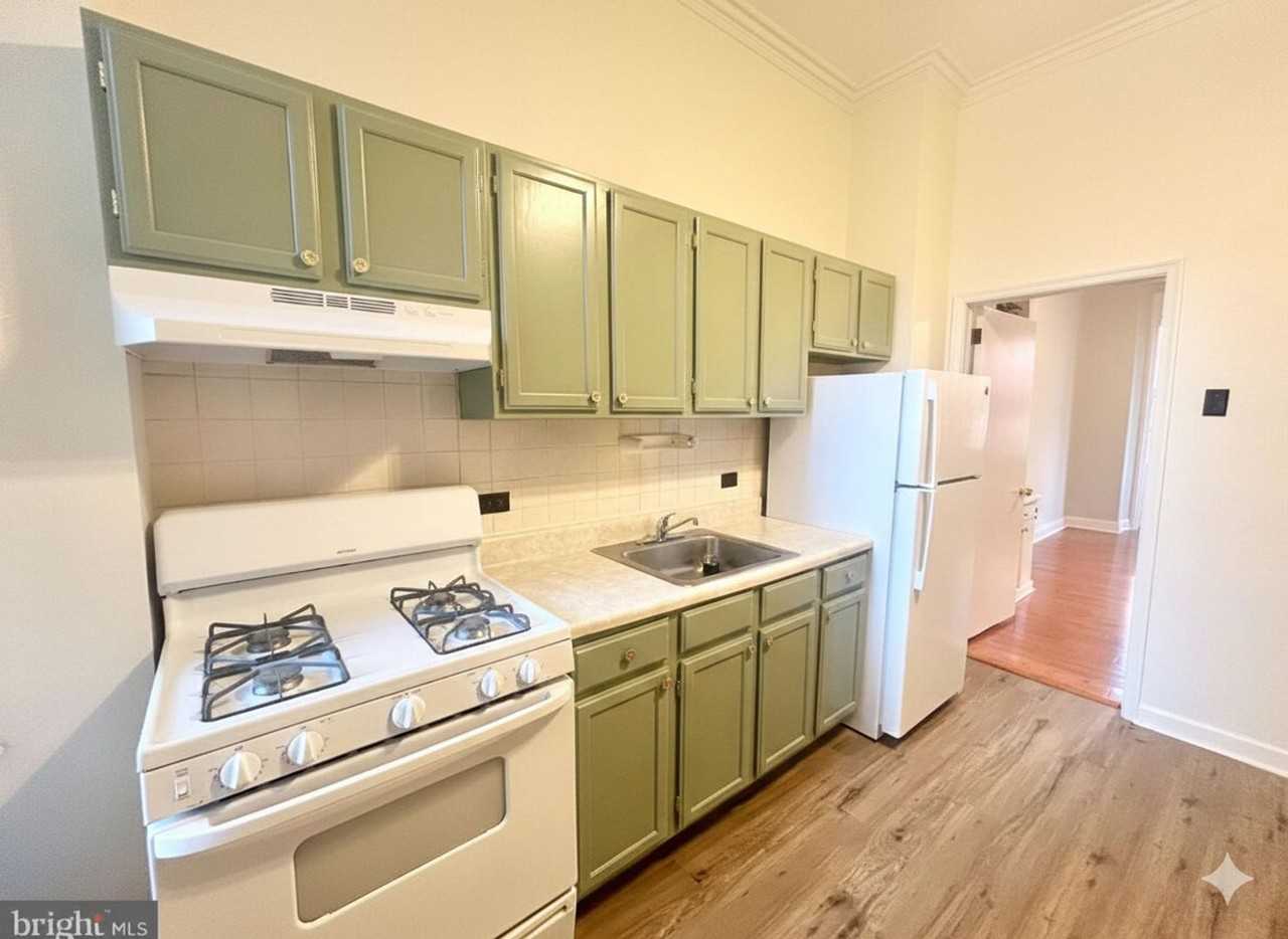 148 N 21st St - Photo 3 of 6