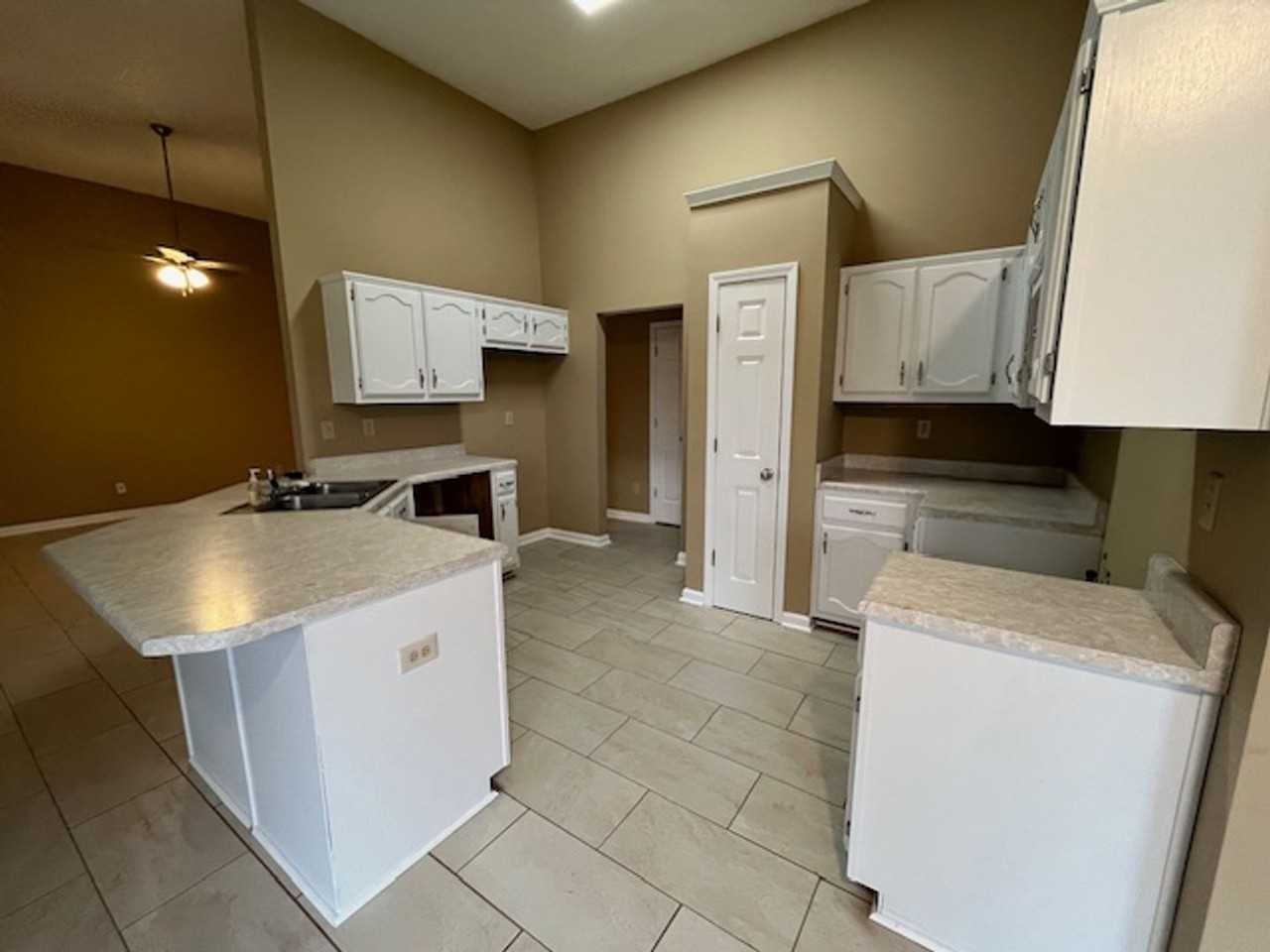 7711 Bramble Ln - Photo 5 of 14